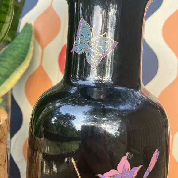 Vintage Japanese Lacquered Black Iris Vase w/Gold Trim - Picture 8 of 14